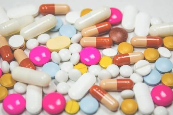Gestion Efficace de la Douleur Aiguë : Les Médicaments Incontournables et Leurs Alternatives