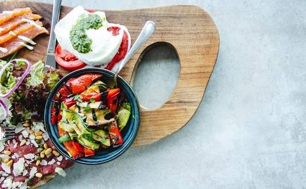 10 Conseils Alimentaires et Sportifs pour Éviter l'Ostéoporose