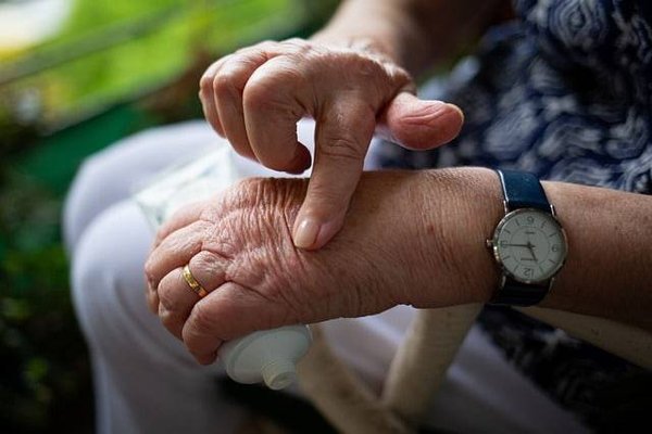 Exercices adaptés pour les sportifs souffrant d'arthrite : trouver l'équilibre entre activité et bien-être